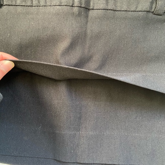 B Wear Black horizontal pleated skirt, size 0 - Picture 4 of 7